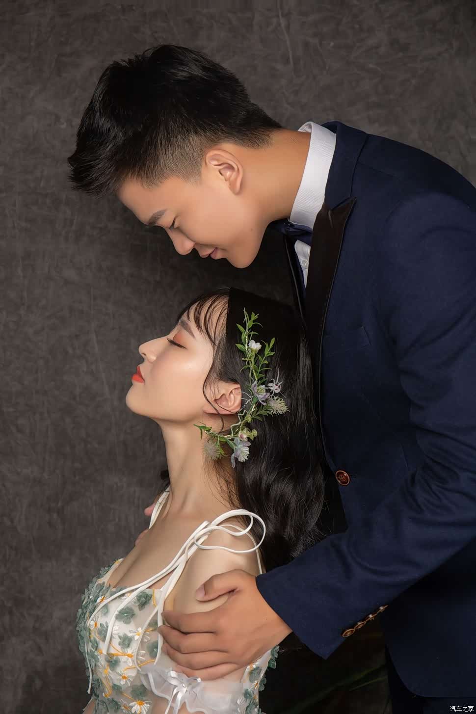 2.一男一女相遇一片浜，一级心动瞬间，谱写爱情篇章