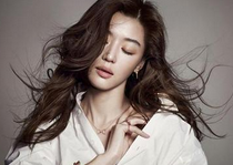 钟丽缇熟女丰臀大B魅力不减，性感身材引热议，网友直呼女神风采依旧