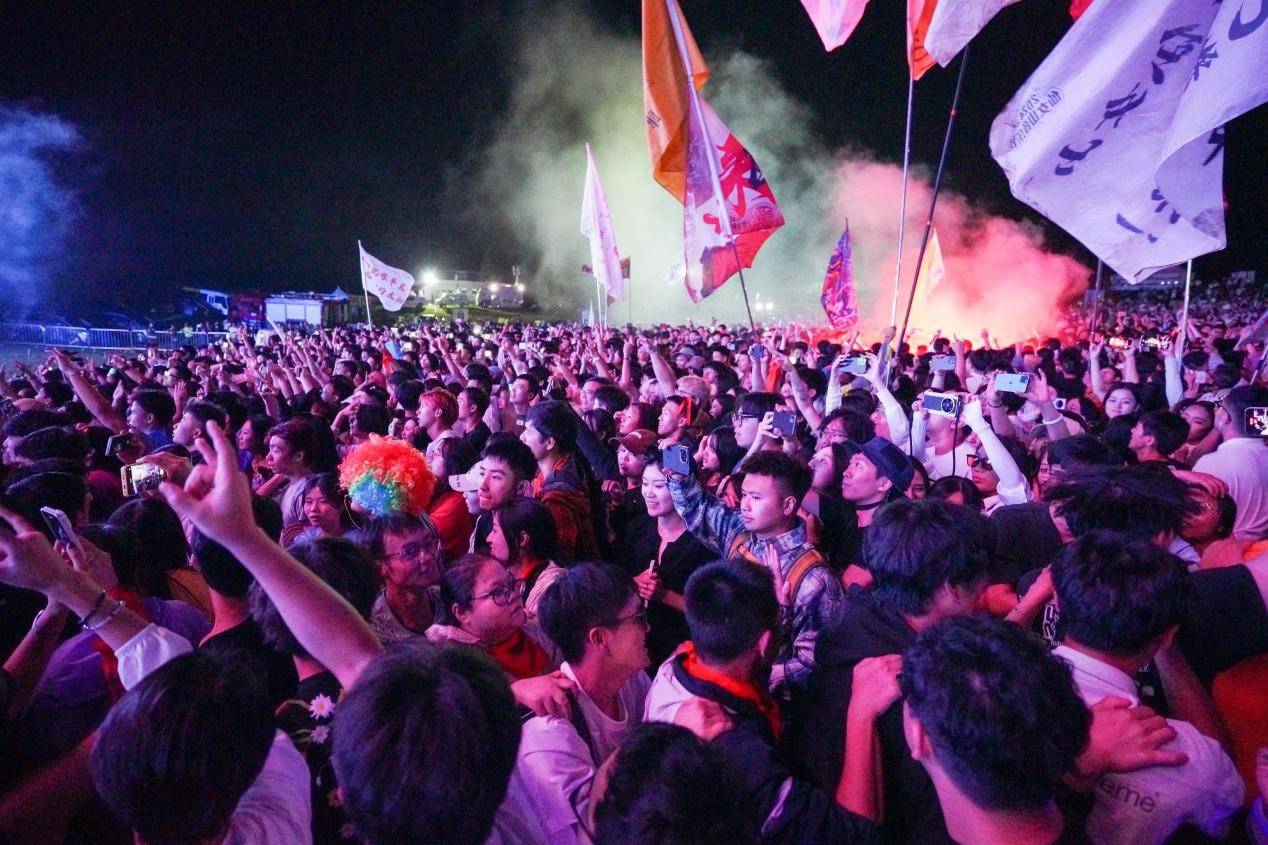 東热大亂交TokyoHot激情夜，多人狂欢盛宴，东京热辣派对引爆欲望