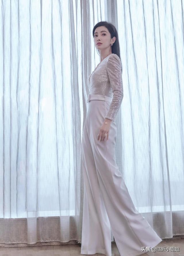 日本60岁熟妇XXXⅩ浜的时尚魅力，优雅穿搭秘诀，中年女性风采依旧
