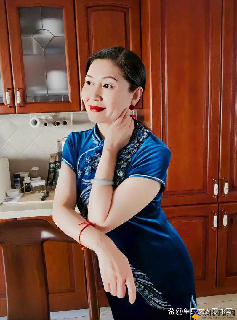 成熟女性3XX的优雅魅力，探索熟龄风采，展现自信与时尚的完美融合