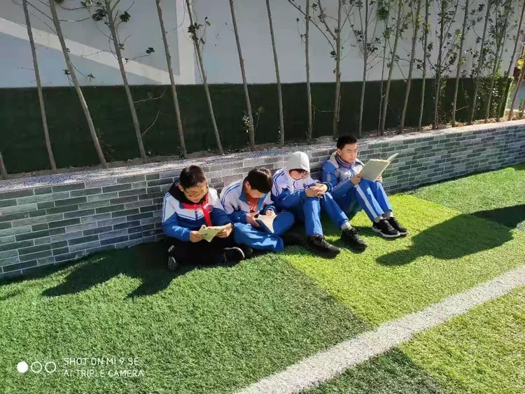 黄色大学生片青春励志故事，校园生活点滴，成长与梦想交织