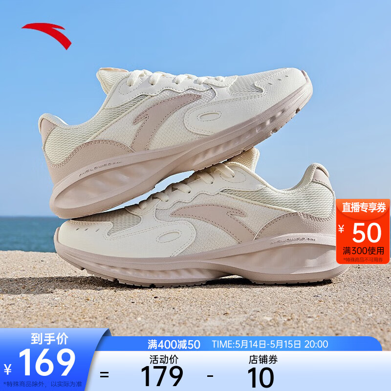 Asics女人运动鞋穿搭时尚潮流必备单品，舒适百搭，展现自信魅力