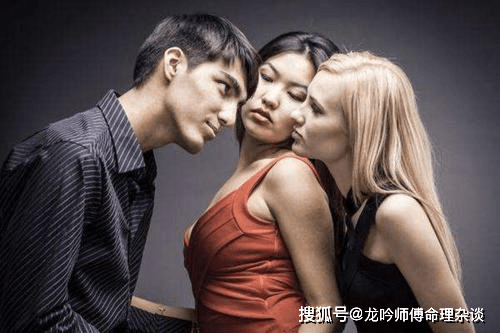 1.两男一女做爱图片激情三人行