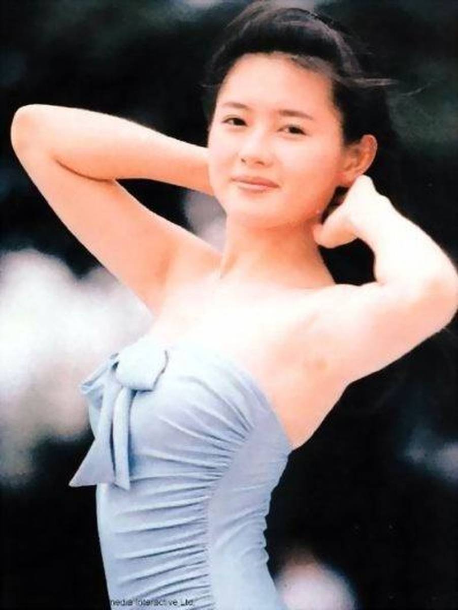 李丽珍性感HD写真曝光，经典镜头重现，勾起影迷无限回忆
