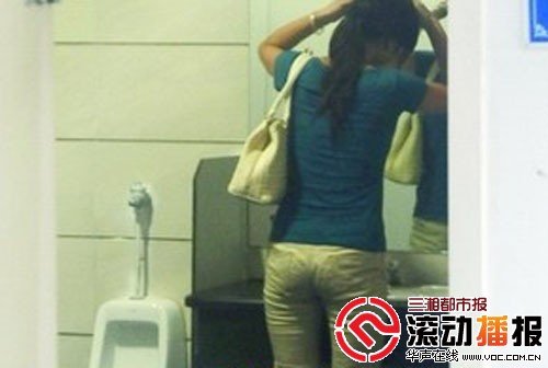 少妇上厕所撒尿的隐秘瞬间与日常尴尬，真实记录，生活百态