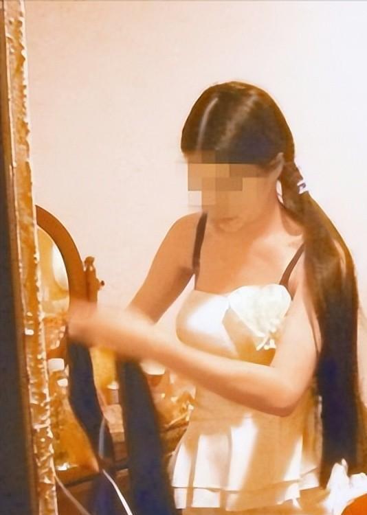 上海少妇搡B引发热议，网友热议背后真相，社会关注度持续攀升