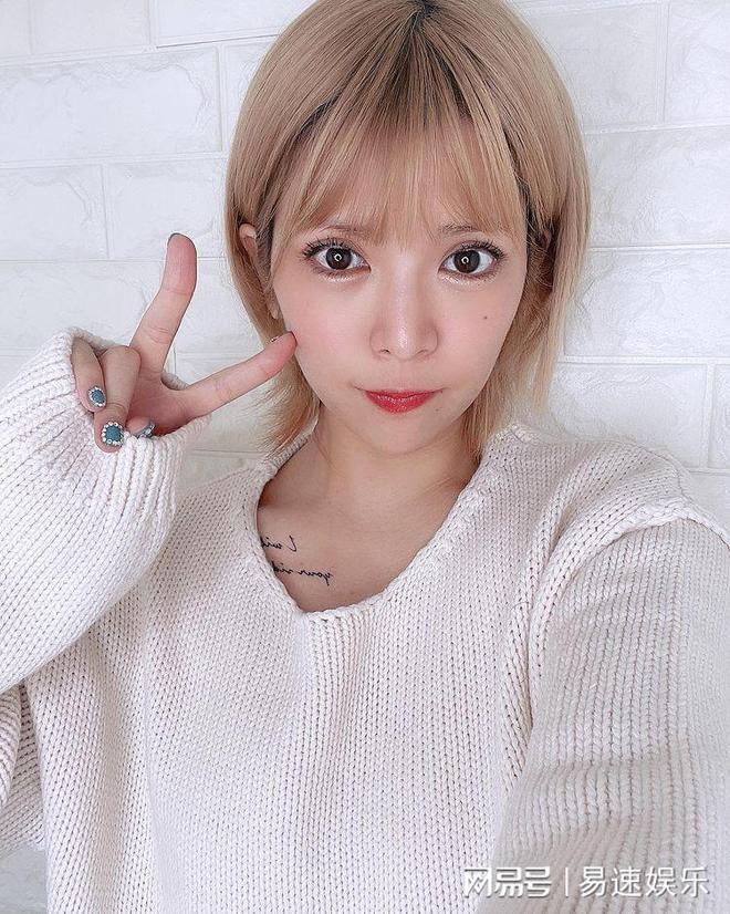 2.成人日韩三黄女浜潮流趋势，最新搭配，风格解析
