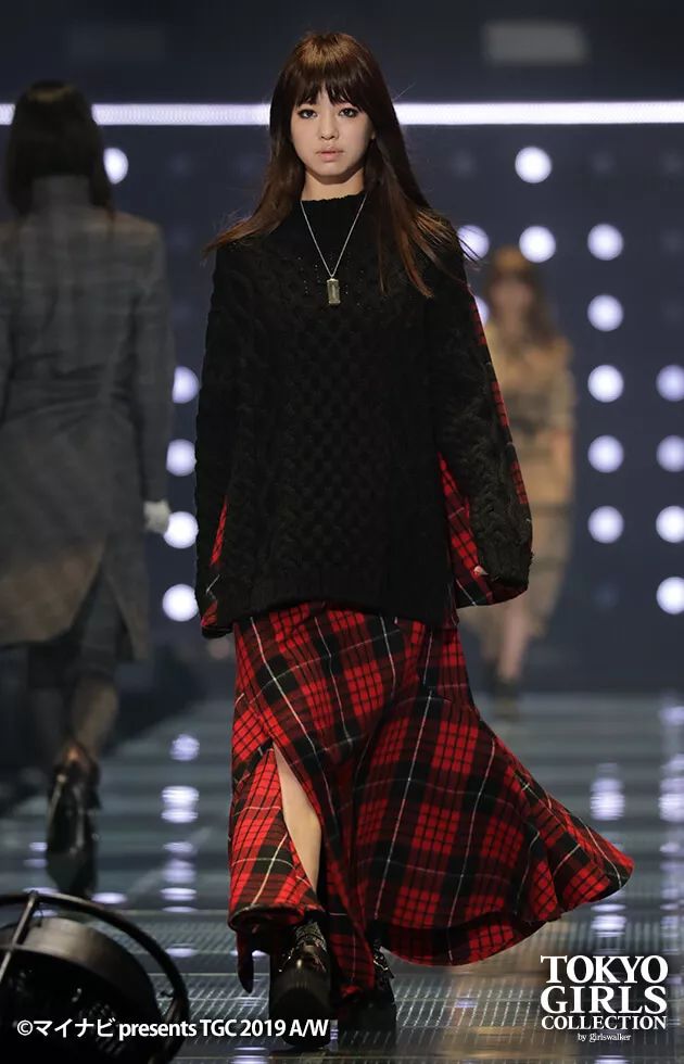 2.成人日韩三黄女浜潮流趋势，最新搭配，风格解析