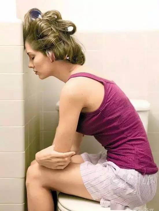 偷拍55位美女撒尿BB毛洗澡引发热议