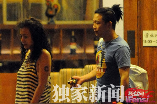 黑人与少妇一级A片浜激情碰撞，禁忌之恋，深夜秘密约会