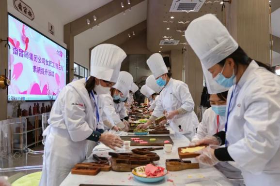 伊甸园水蜜桃网新鲜上市，果香浓郁多汁，限时优惠抢购中，快来品尝甜蜜滋味