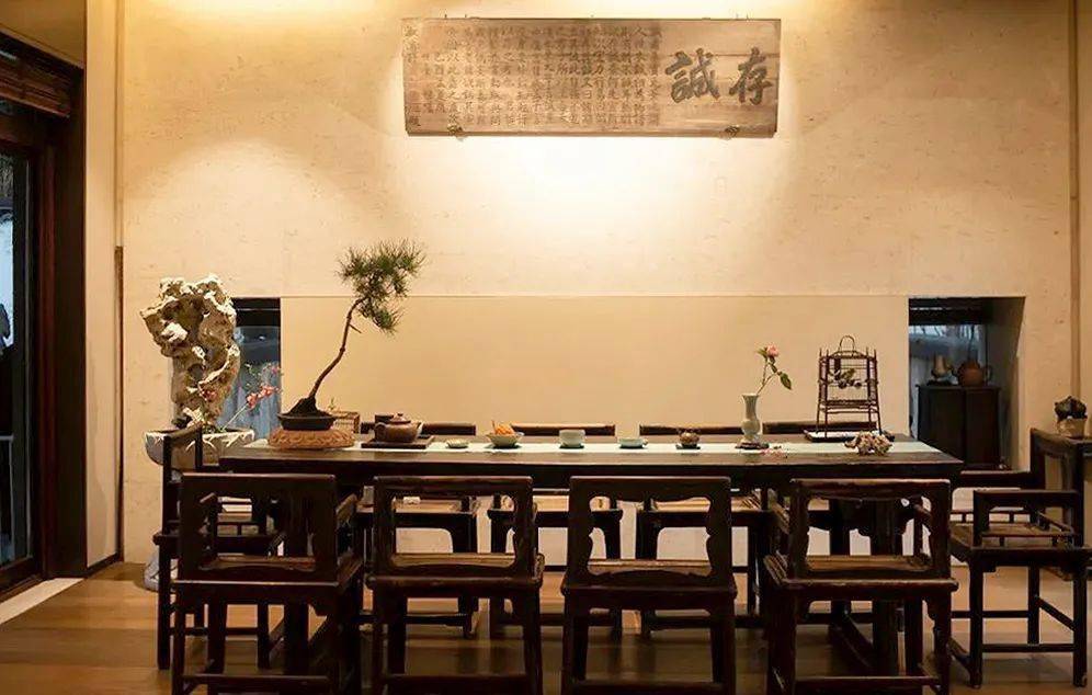 吃女高中脚心VK浜，校园隐秘传说揭秘，足控文化背后的真实故事