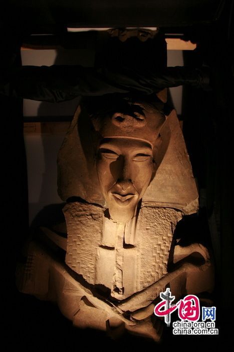 2.人与嘼AAAAA毛片背后的秘密，探索真相，揭开神秘面纱，震撼你的认知