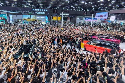 玉女裸体Ferrari惊艳亮相,奢华跑车与性感魅力,引爆全球车迷狂热 玉女裸体Ferrari惊艳亮相,奢华跑车与性感魅力,引爆全球车迷狂热