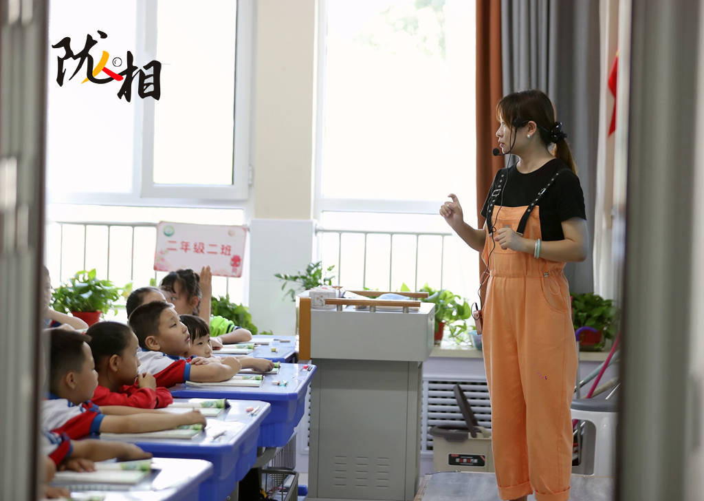 女性自修室提升自我魅力，掌握生活技巧，打造优雅人生