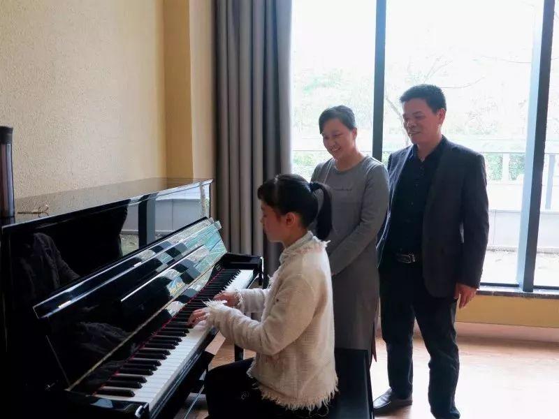 中国少妇的精致生活日常,展现优雅魅力,打造温馨家庭氛围 中国少妇的精致生活日常,展现优雅魅力,打造温馨家庭氛围