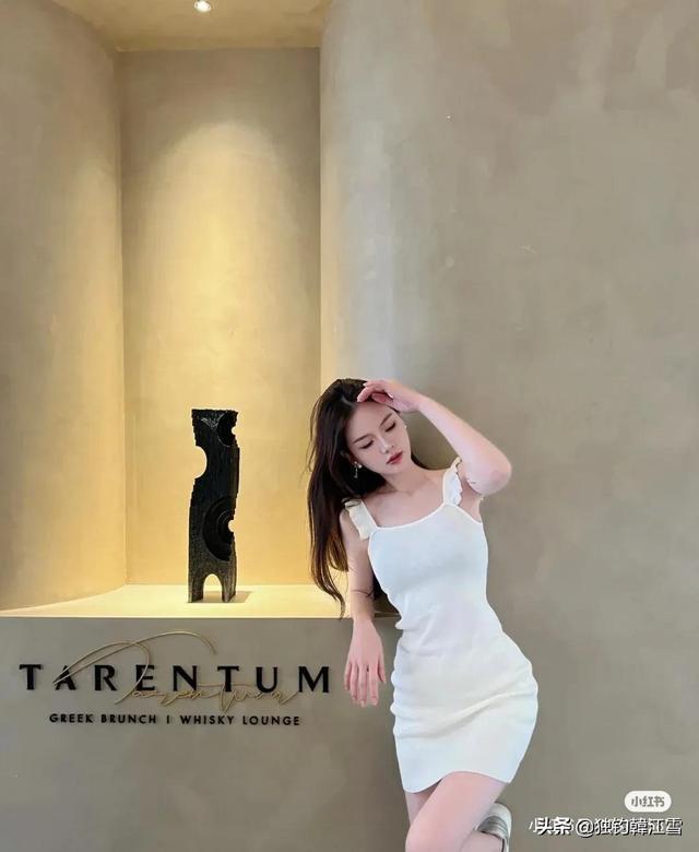 久久婷狠狠色绽放魅力，性感写真引爆全网，女神风采让人心动
