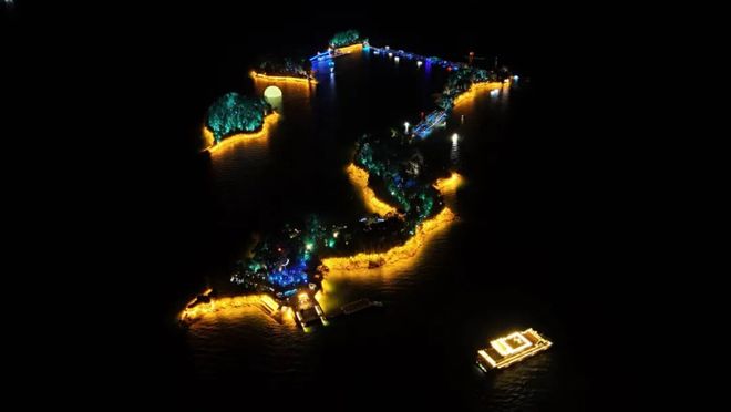 陌影之情深藏心底的温柔，岁月无声的守候，爱在光影间流转