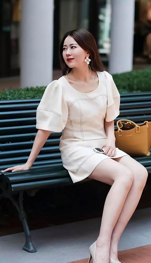 2.熟女被干，揭秘背后的故事，探索成熟女性的独特吸引力