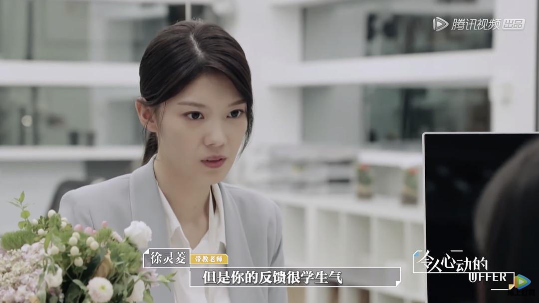 丰腴多毛少妇的迷人魅力，性感曲线，撩人风情，令人心动不已