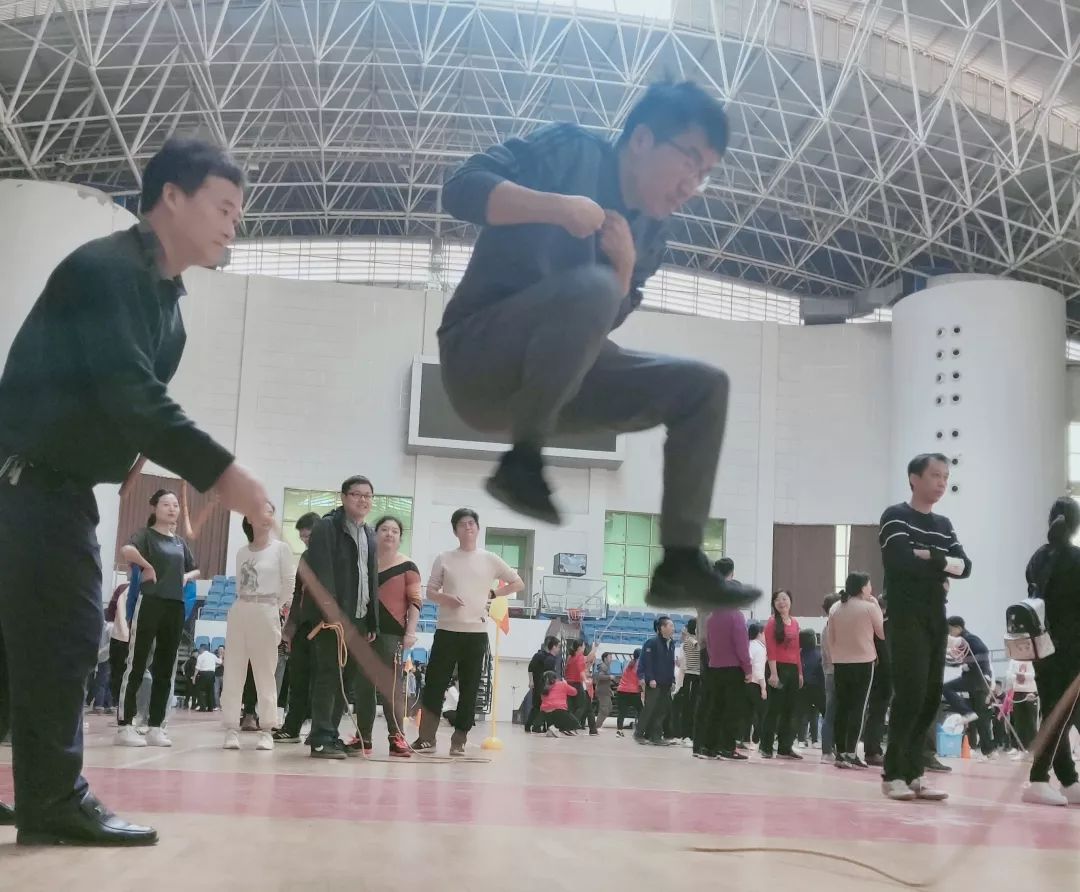 亚洲尹人综合网尹人综合网打造时尚生活，探索潮流趋势，分享精彩瞬间