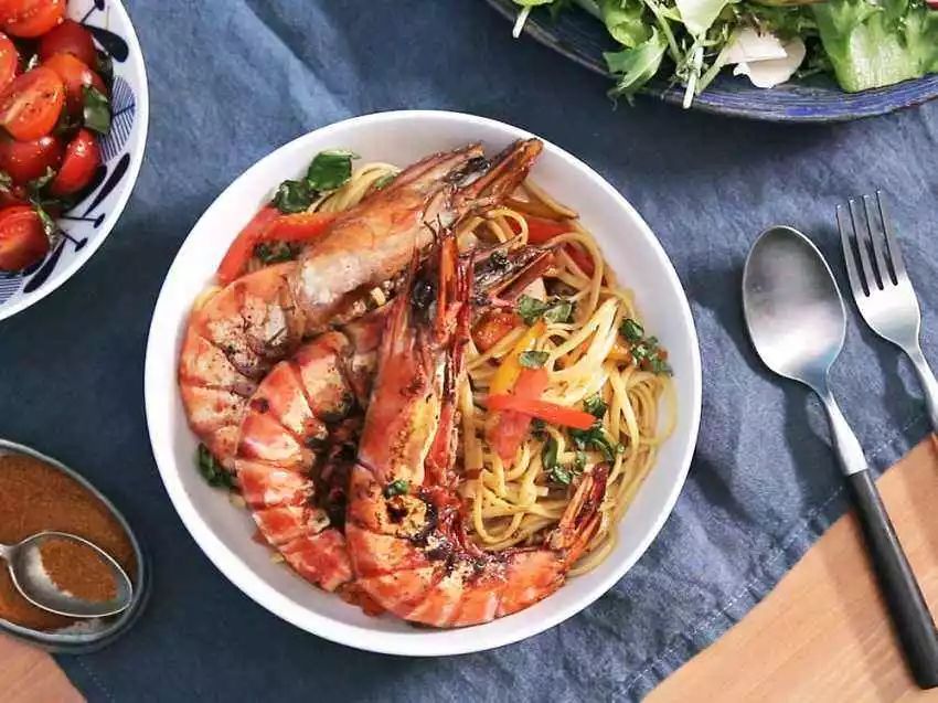 男生国外做酿酿酱酱视频分享，留学生活美食教程，简单易学家常菜做法