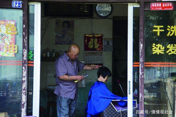 2.老太婆浜理发店，传统技艺，剪出丰满秀发，体验复古风情