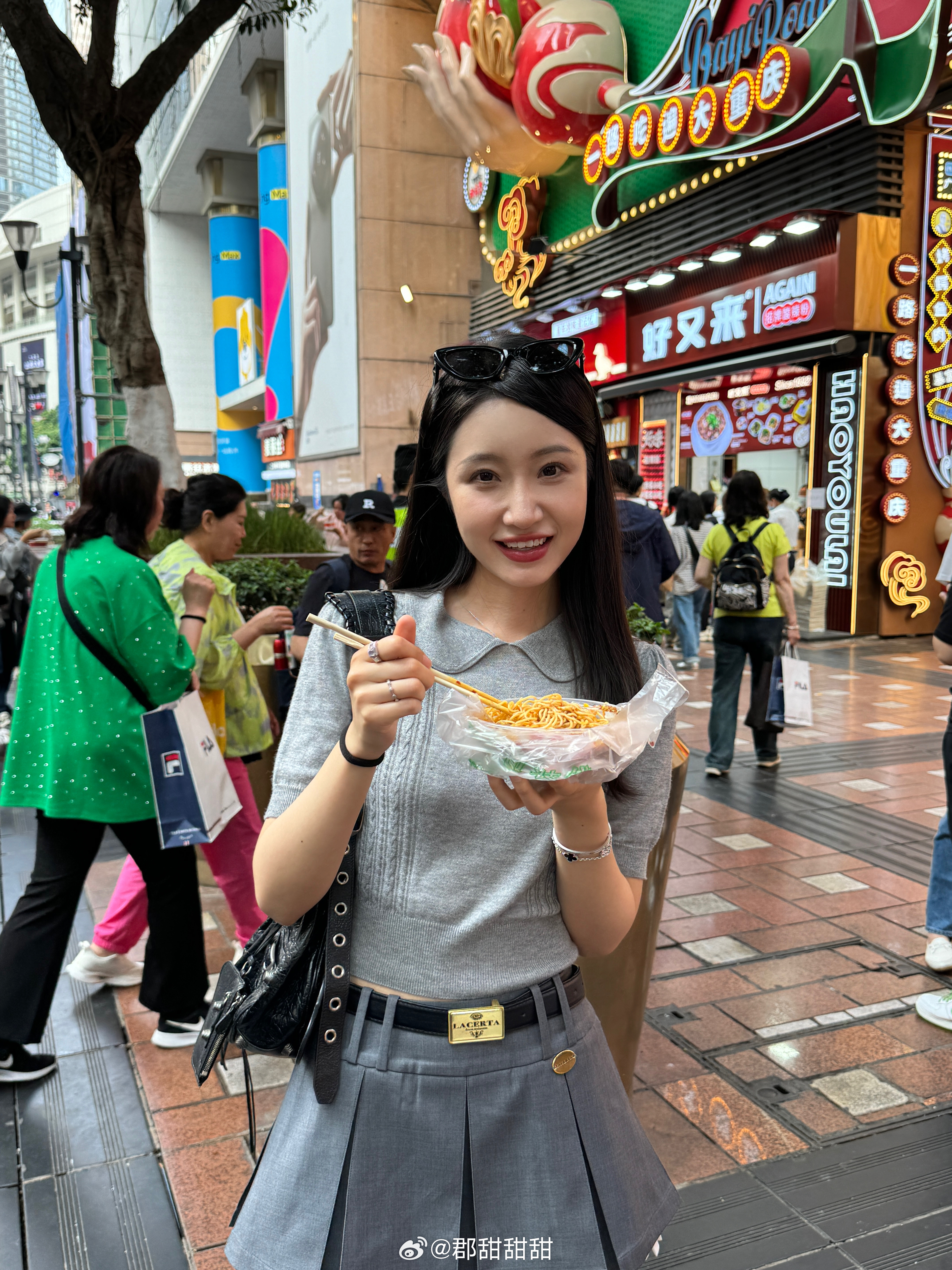 四川美女BBBB搡BBBB搡BBBB搡，风情万种，魅力四射，惊艳你的眼球