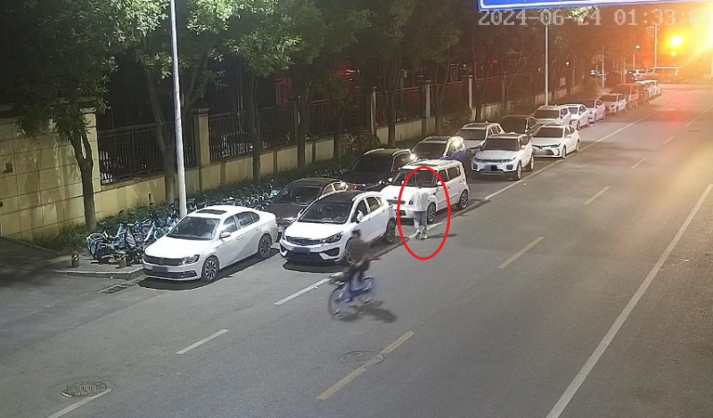 黄色一级强奸小电影浜引发热议，警方严打网络色情，保护青少年健康成长，呼吁社会共同监督