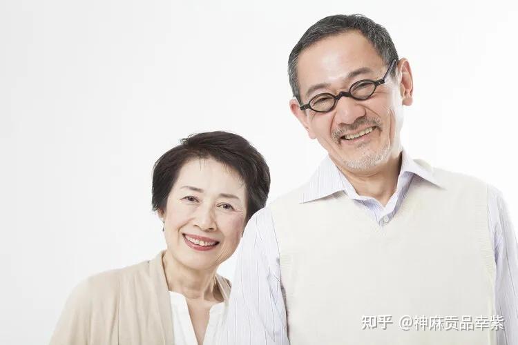 老年夫妻性生活指南，提升亲密关系的技巧，探索晚年幸福密码