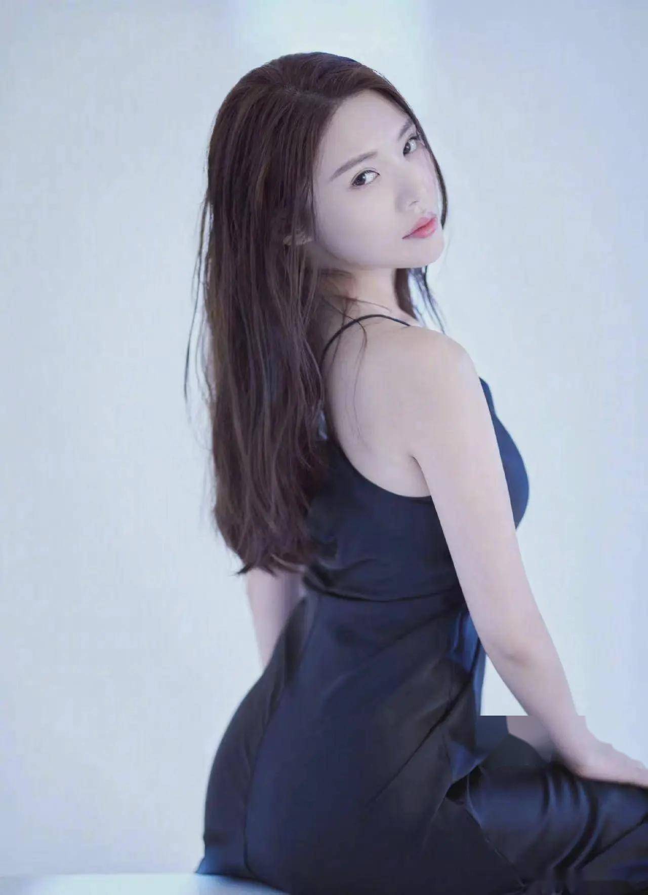 美女爆乳A级毛一片引热议,性感写真曝光,网友直呼太火辣 美女爆乳A级毛一片引热议,性感写真曝光,网友直呼太火辣