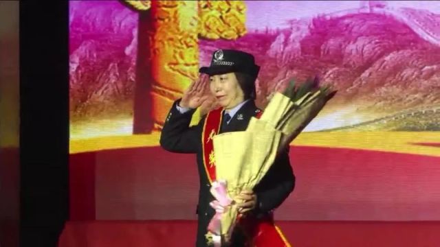 70岁老太太1级片挑战自我演绎感人故事，晚年追梦不设限，银幕绽放别样风采