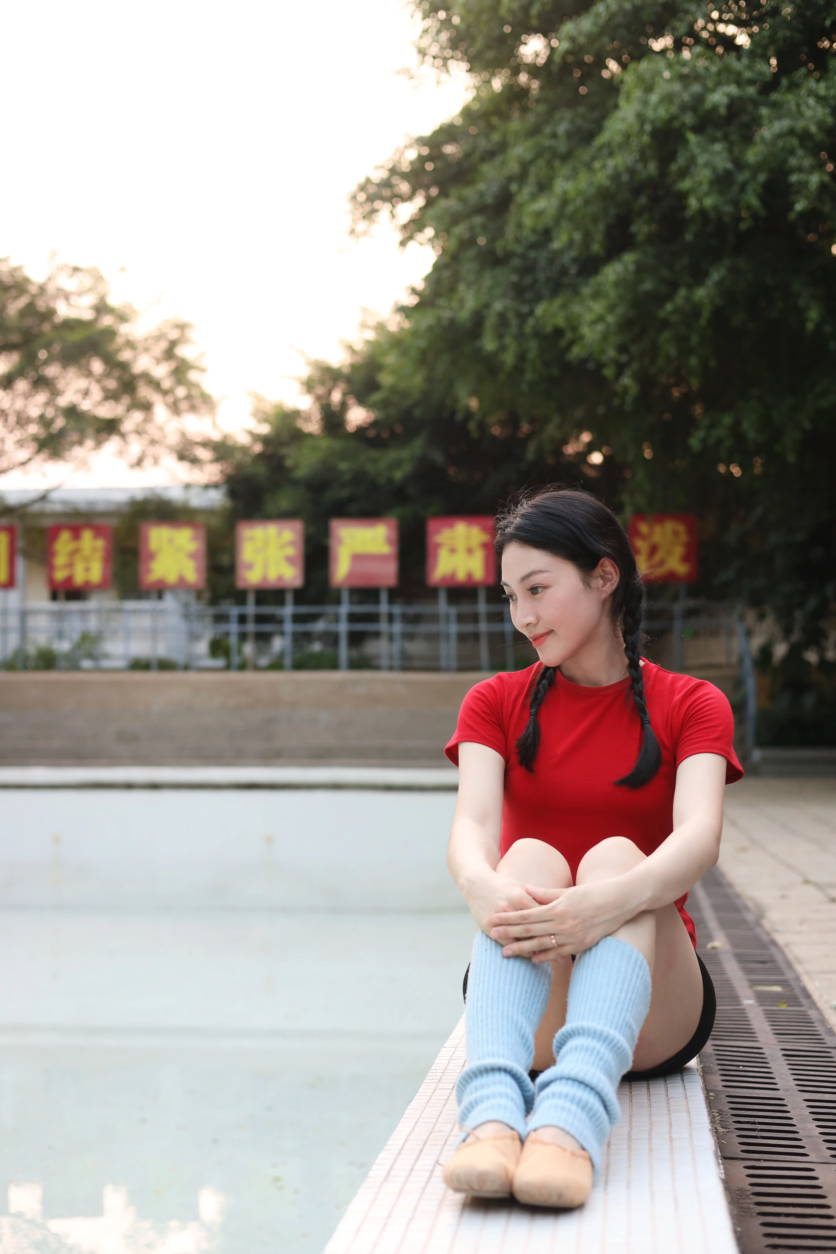 青春伊人久久绽放芳华，谱写动人篇章，共赴梦想之旅