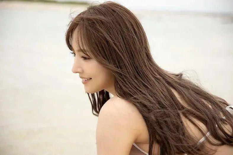 三上悠亚久久久久一本写真集珍藏版，绝美瞬间全记录，粉丝必看经典之作