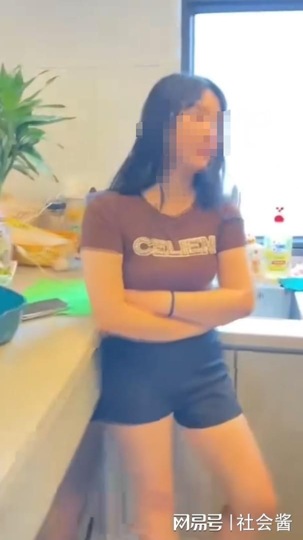 上海少妇搡B引发热议，网友热议背后真相，社会关注度持续攀升