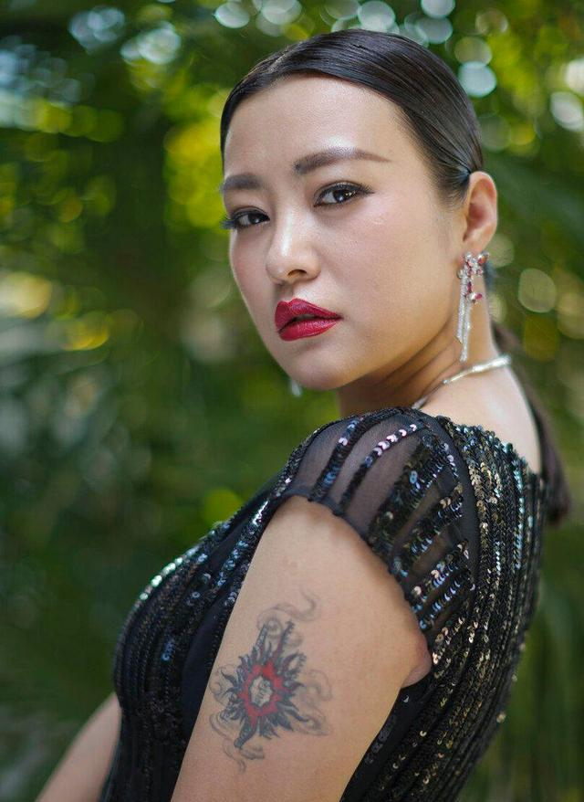 mm131顶级少妇做爰图浜展现性感魅力，成熟风韵撩人，高清大图尽显诱惑
