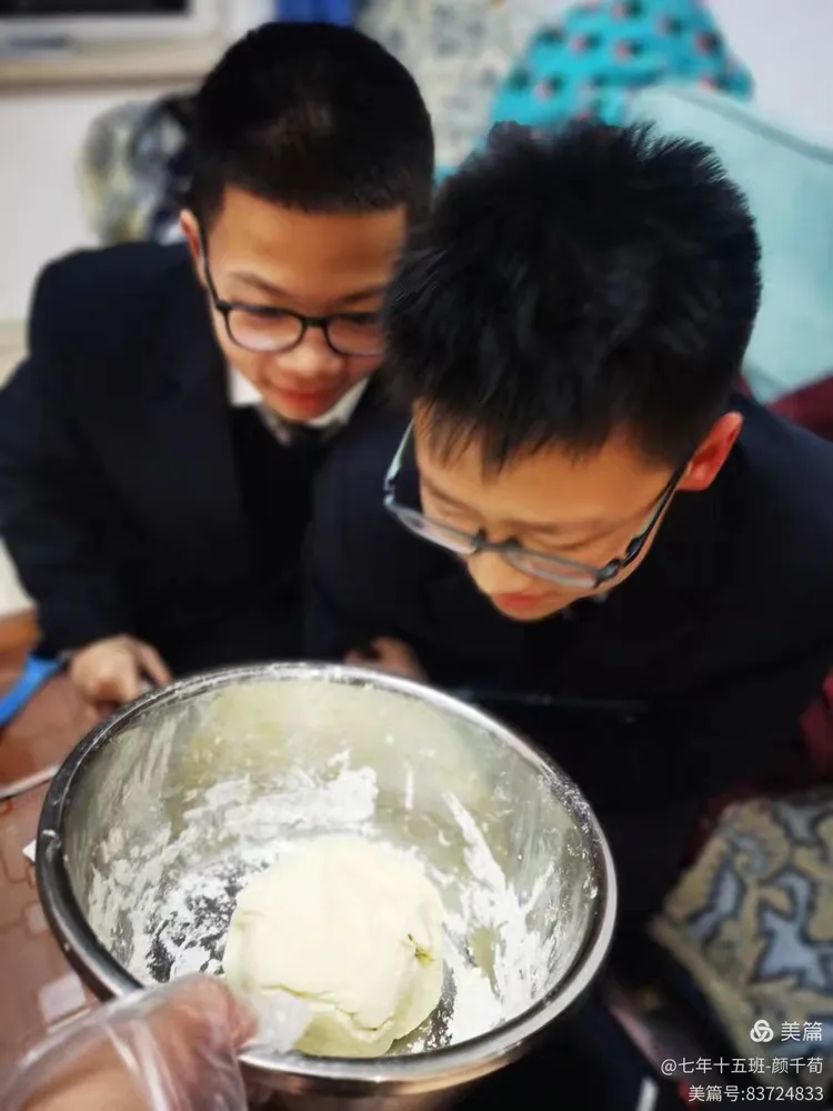 初二学生馒头浜美食探索，传统小吃制作技巧，校园美味回忆