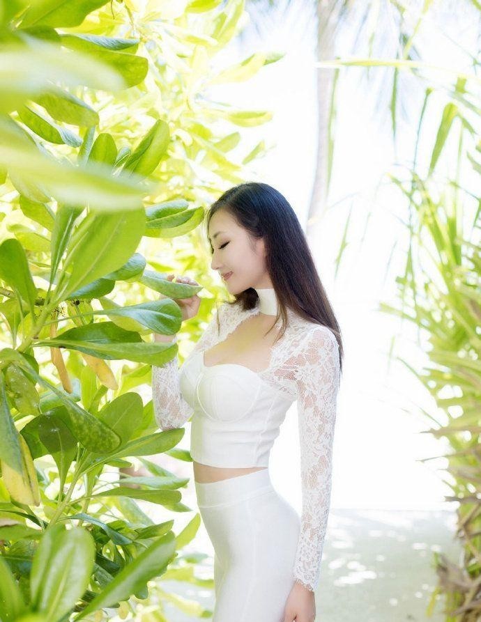 一级老熟女丰满型穿搭指南，优雅气质尽显，成熟魅力绽放