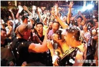 夜夜嗨懂色一区二区，激情狂欢，畅享夜色，释放真我，快乐无限