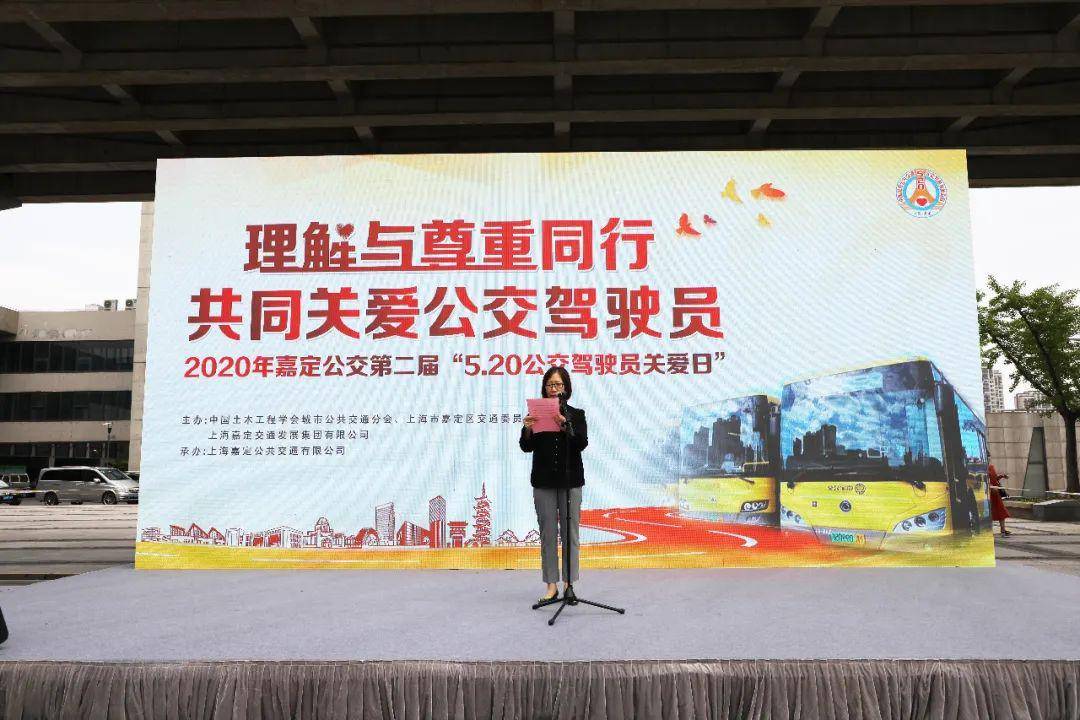 中国老妇与老头户外性人XXX引发热议，探讨老年人情感需求，社会应给予更多理解与关怀