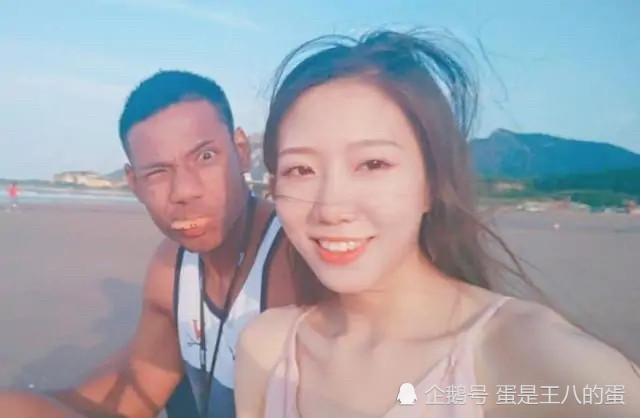 一女三黑人一级毛片浜激情碰撞，狂野之夜引爆视觉盛宴，欲望交织无法抗拒
