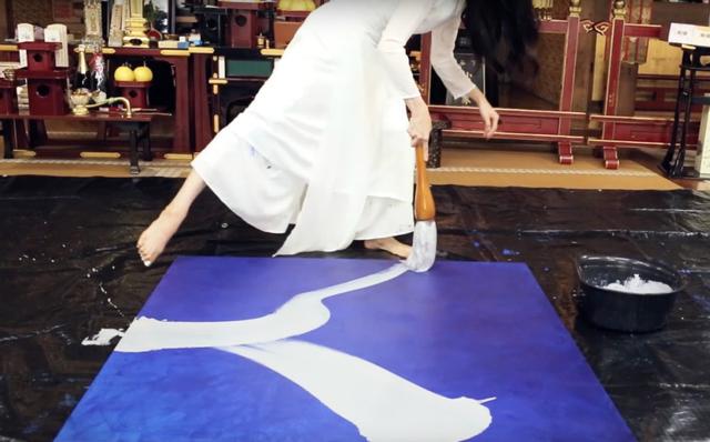 2.制服下的绣感日本传统与现代交织，探寻独特美学，感受文化魅力