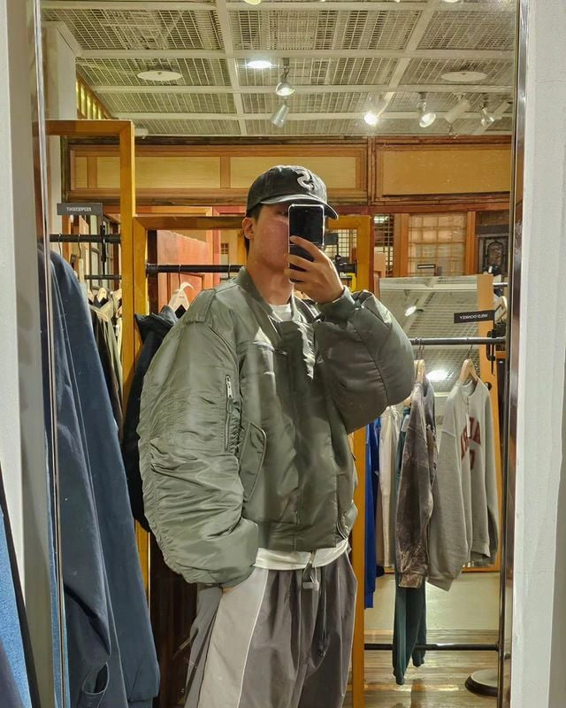 VK帅气男生TK阳光型男穿搭指南，青春活力风格，展现自信魅力