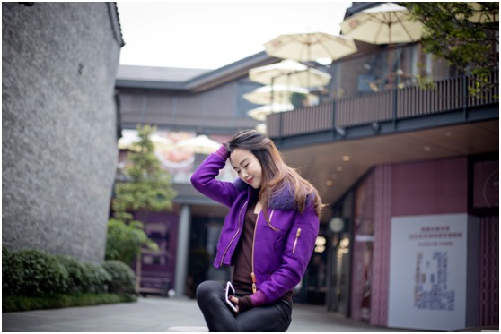 亚洲成熟少妇的优雅魅力，展现自信风采，品味时尚生活，绽放独特女人味