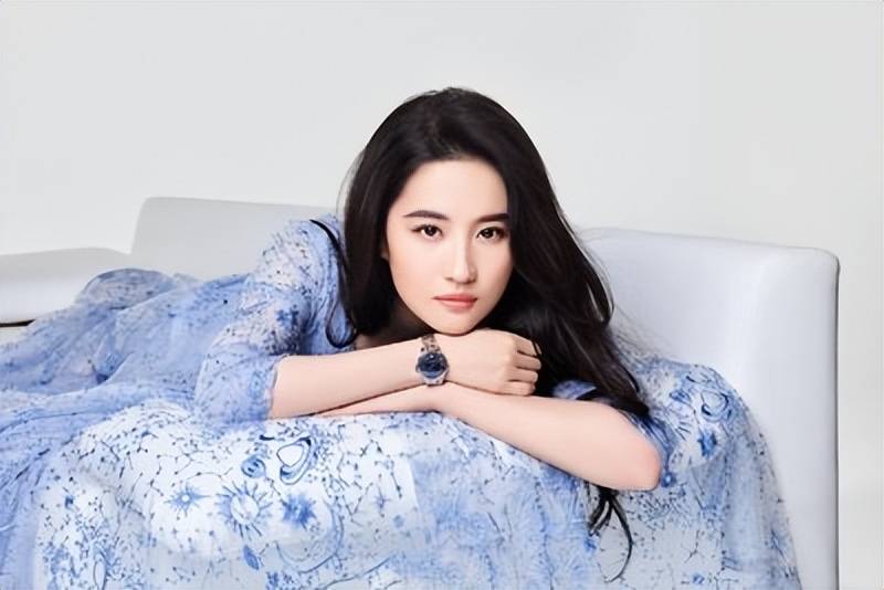 *美女一级经典三级，绝美风情，惊艳瞬间，魅力无限绽放*