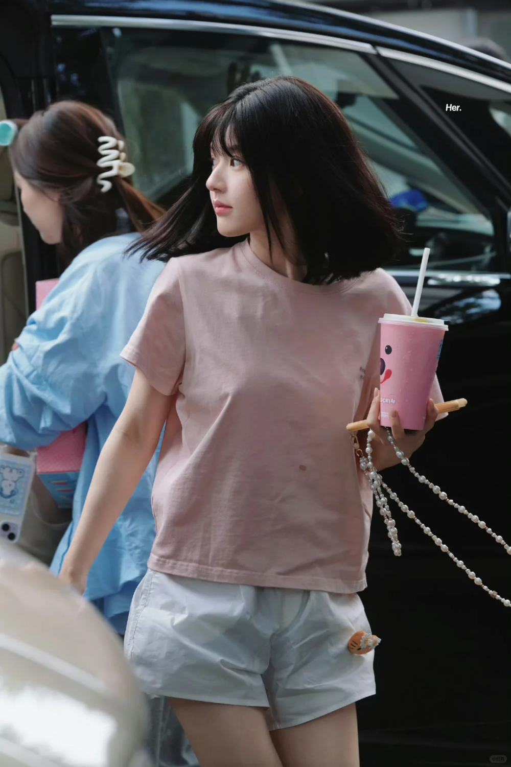 18岁浜边美波青春写真集，绝美瞬间，展现少女独特魅力与纯净气质