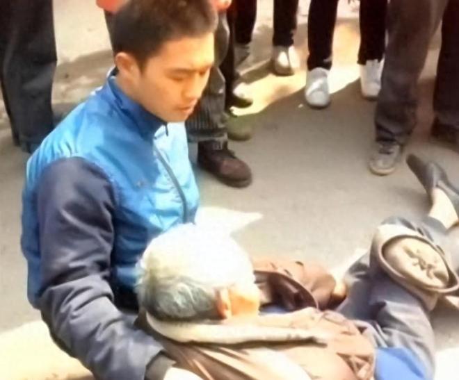 2.老汉开嫩苞，春耕故事暖人心，田间趣事多