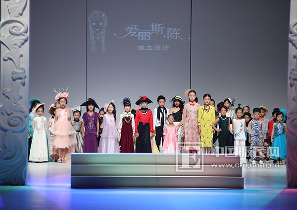 伦伦97闪耀登场,全新风格引爆潮流,粉丝狂欢季不容错过 伦伦97闪耀登场,全新风格引爆潮流,粉丝狂欢季不容错过