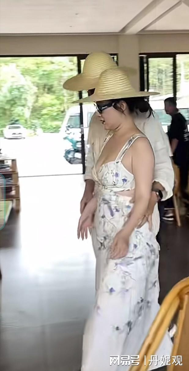 老妇的肉泬和肥嫩丰满引发热议，探讨传统美食魅力，品味独特风味与文化传承